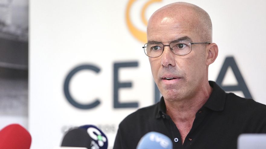 La cementera se declara "atónita" frente al Gobierno canario y reafirma sus derechos sobre el puerto de Santa Águeda