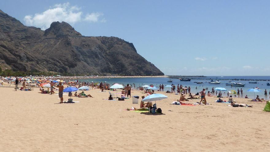 Cerrados los accesos a dos playas de Santa Cruz de Tenerife por alta afluencia durante este sábado