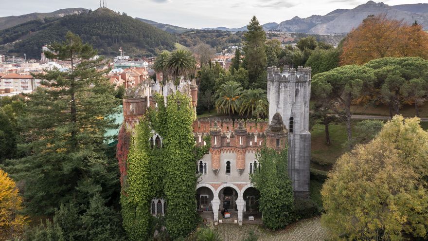 El Palacio de Ocharán, un patrimonio protegido en Castro Urdiales con piscina de agua de mar que sale a la venta por 6,5 millones