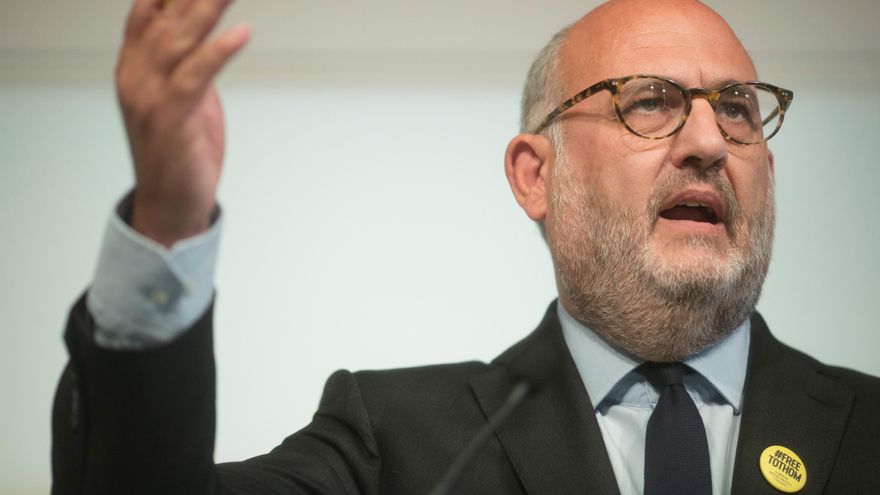 Junts devuelve el carnet y pide disculpas a su portavoz parlamentario tras apartarlo por denuncias de acoso