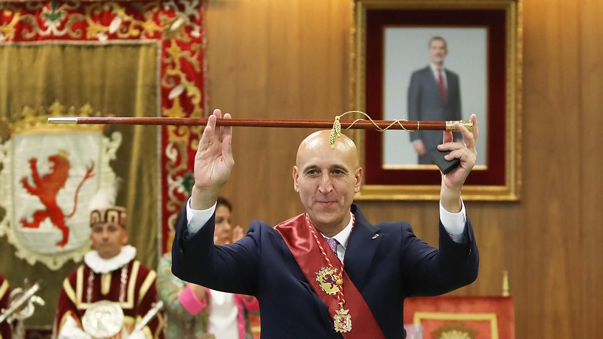 El alcalde de León formaliza su petición de ser el candidato del PSOE, un proceso que se congela hasta después de las generales