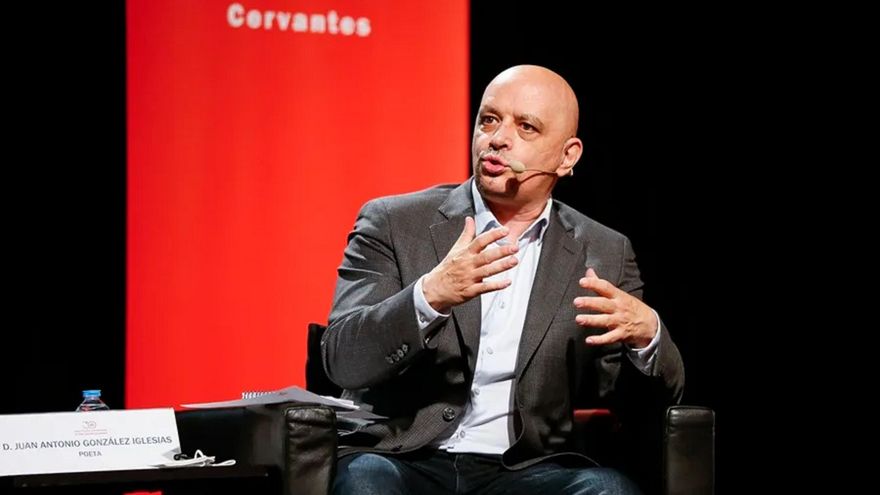 El poeta y escritor Juan Antonio González Iglesias, premio Castilla y León de las Letras