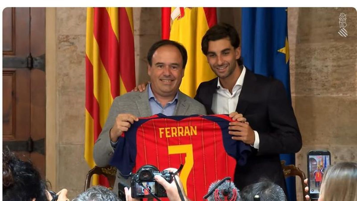Ferran Torres no cobrará a la Generalitat por ser embajador de la Comunitat Valenciana y recuerda a las víctimas de la dana
