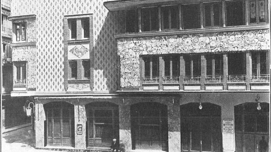 Cuando la prensa dio cuenta de la inauguración de un Teatro Pavón que no sabe si llegará a cumplir 100 años