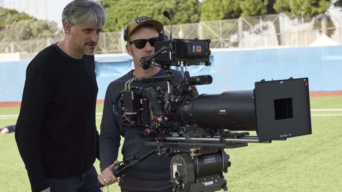 Marcel Barrena en el rodaje de 'La roja'