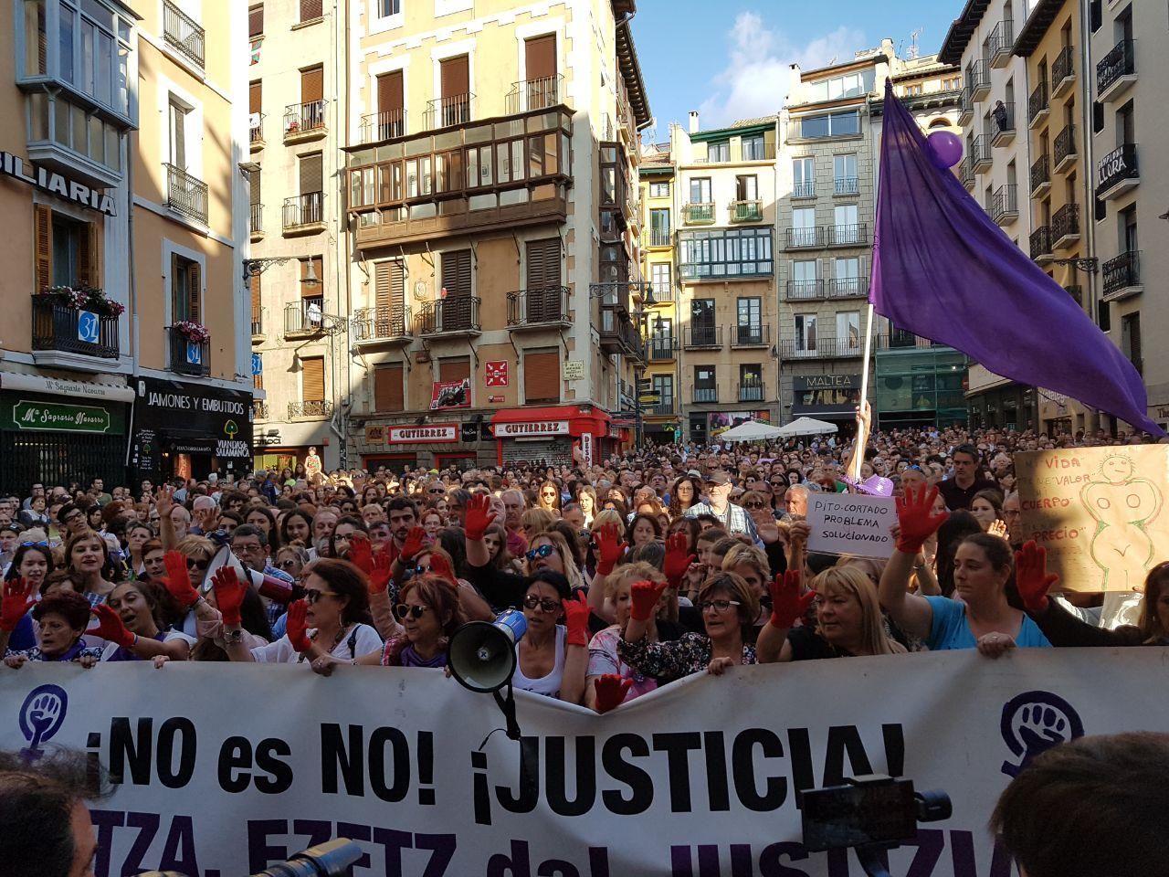 Manifestación en Pamplona por la puesta en libertad de la manada