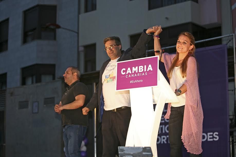 Noemí Santana, junto a Javier Doreste. (ALEJANDRO RAMOS)