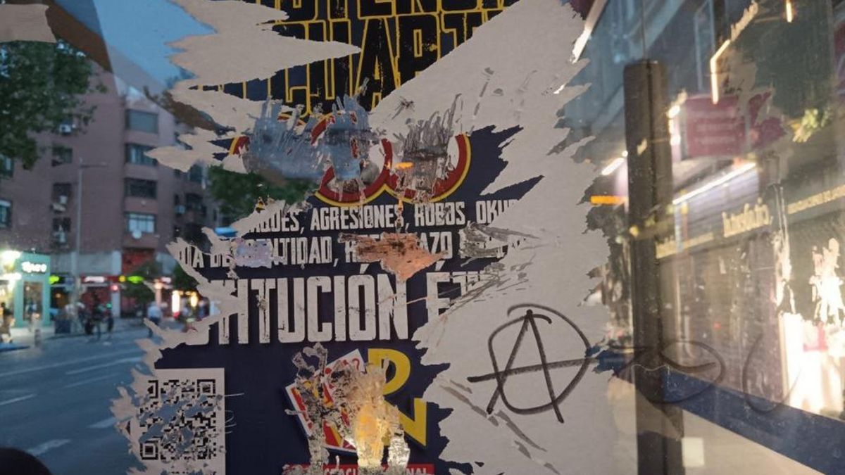 Vecinos de Tetuán parodian una convocatoria de la extrema derecha el 1 de mayo apelando a la 'prioridad vecinal'