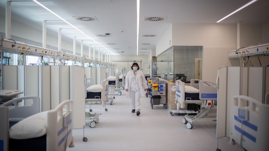 Una enfermera en un hospital