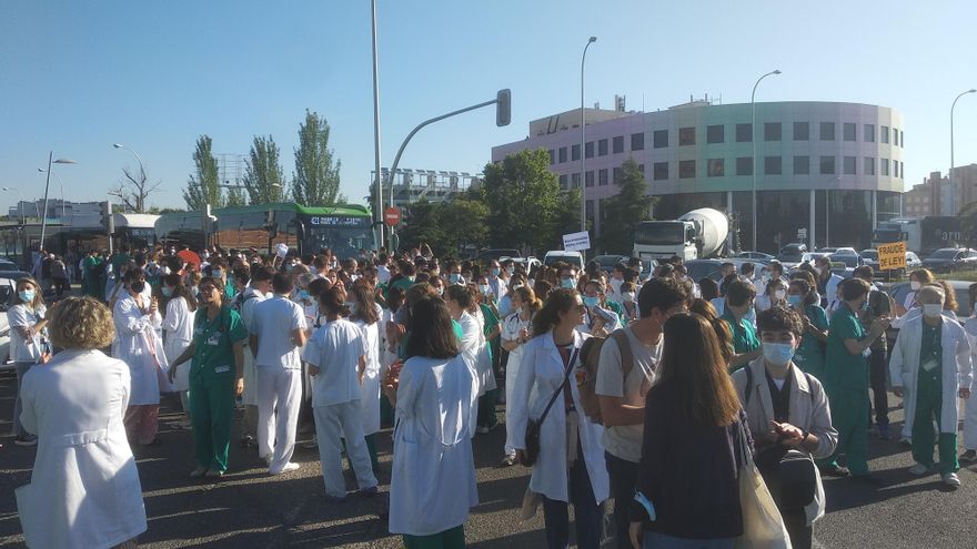 Concentración de médicos de Madrid contra la estrategia de Ayuso para saltarse la ley contra la temporalidad.