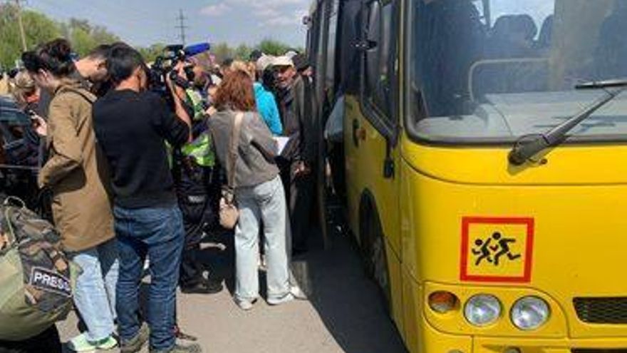 Imagne de la llegada de refugiados de Azovstol a Zaporiyia.