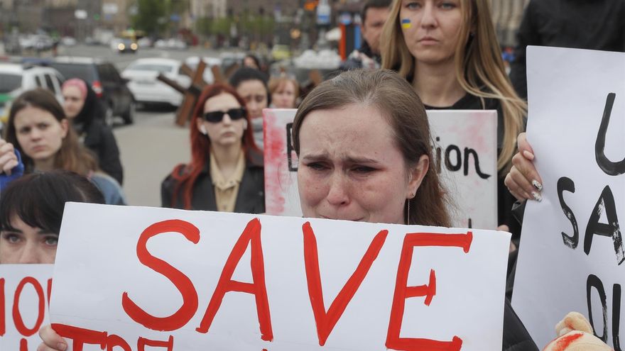 Concentración en la plaza de la Independencia de Kiev para pedir la evacuación de Mariúpol