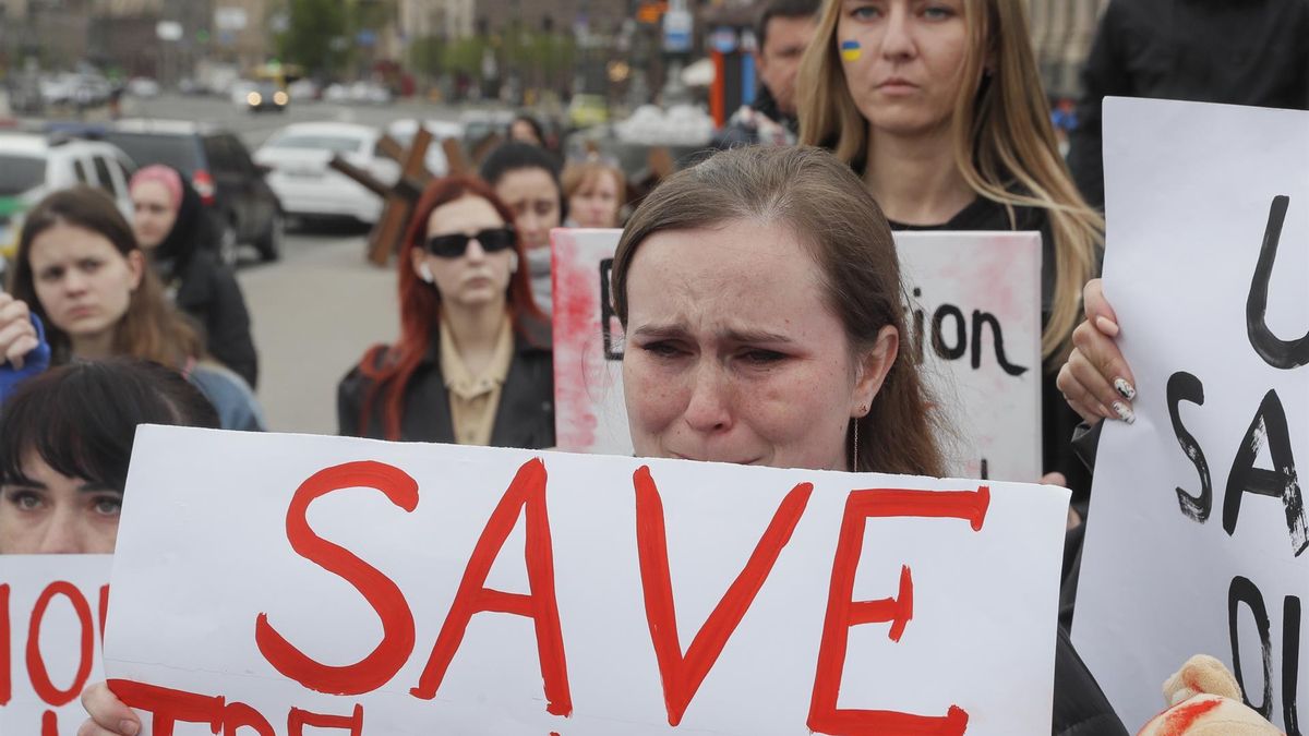 Concentración en la plaza de la Independencia de Kiev para pedir la evacuación de Mariúpol