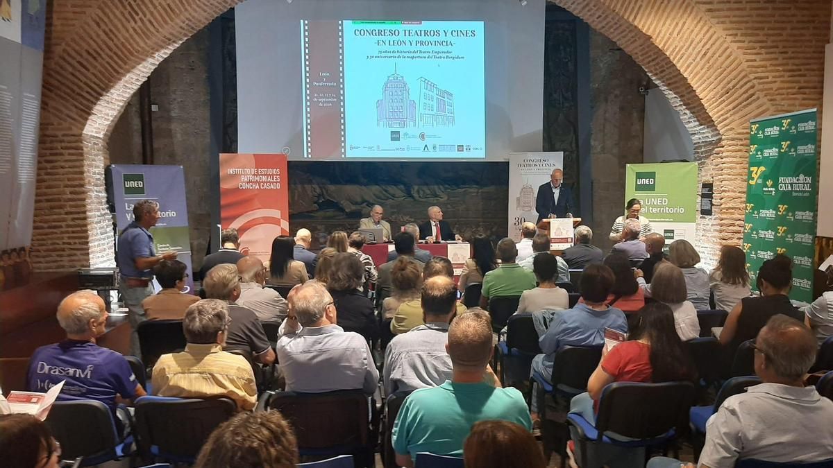 Inauguración del congreso Teatros y cines en León y provincia, en el Palacio del Conde Luna. 