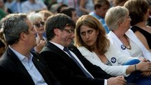 Pascal y Puigdemont, junto a diversos consellers, en un acto del PDECat