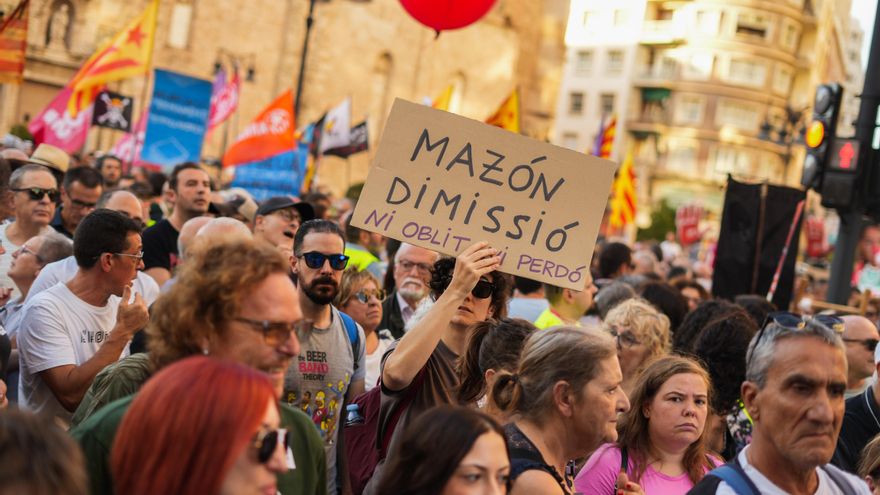 La manifestación contra la gestión de la dana un año después de la tragedia, en imágenes