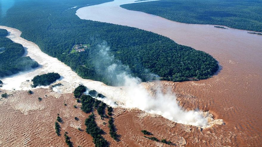 Por la crecida en el río Iguazú, siguen cerradas las cataratas: "La prioridad es preservar la seguridad"