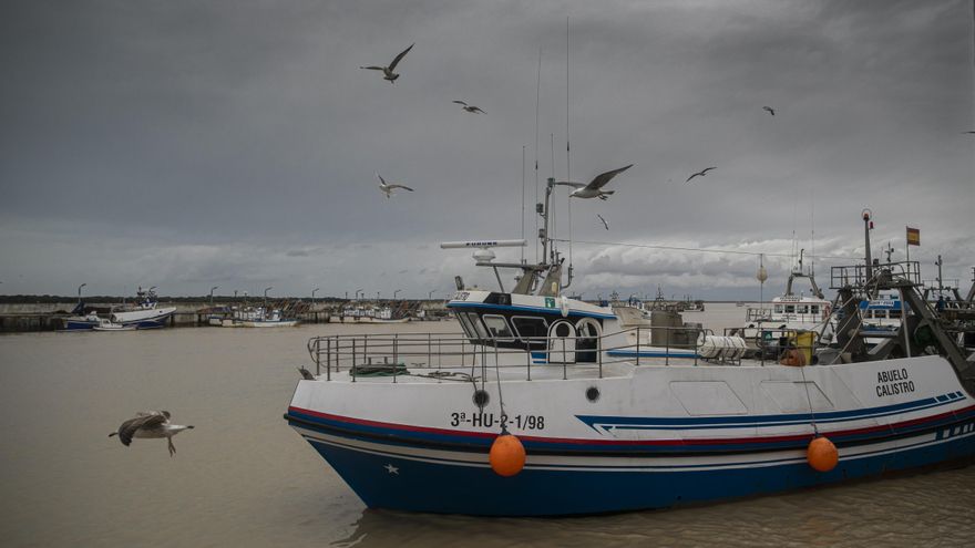 Salida de un barco pesquero