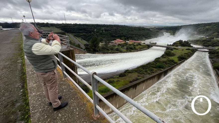 El embalse de Navallana abre sus compuertas y aumenta el caudal del Guadalquivir