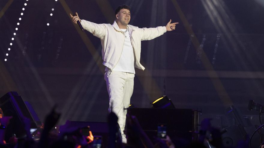 Quevedo se encumbra "jugando en casa" con el concierto de su vida ante 41.000 personas