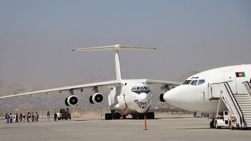 Las evacuaciones se reanudan en Kabul con la salida del primer vuelo desde la retirada de EEUU