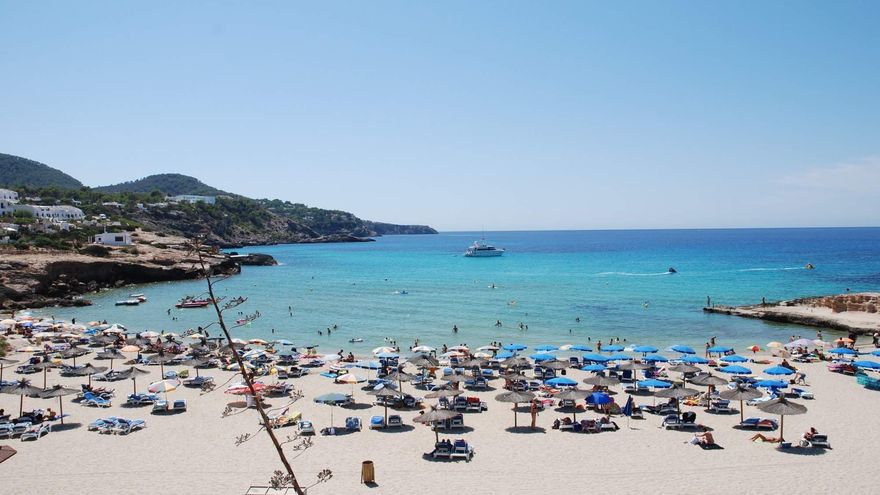 El derroche en grandes villas, el turismo y el crecimiento insostenible dejan a Ibiza sin agua