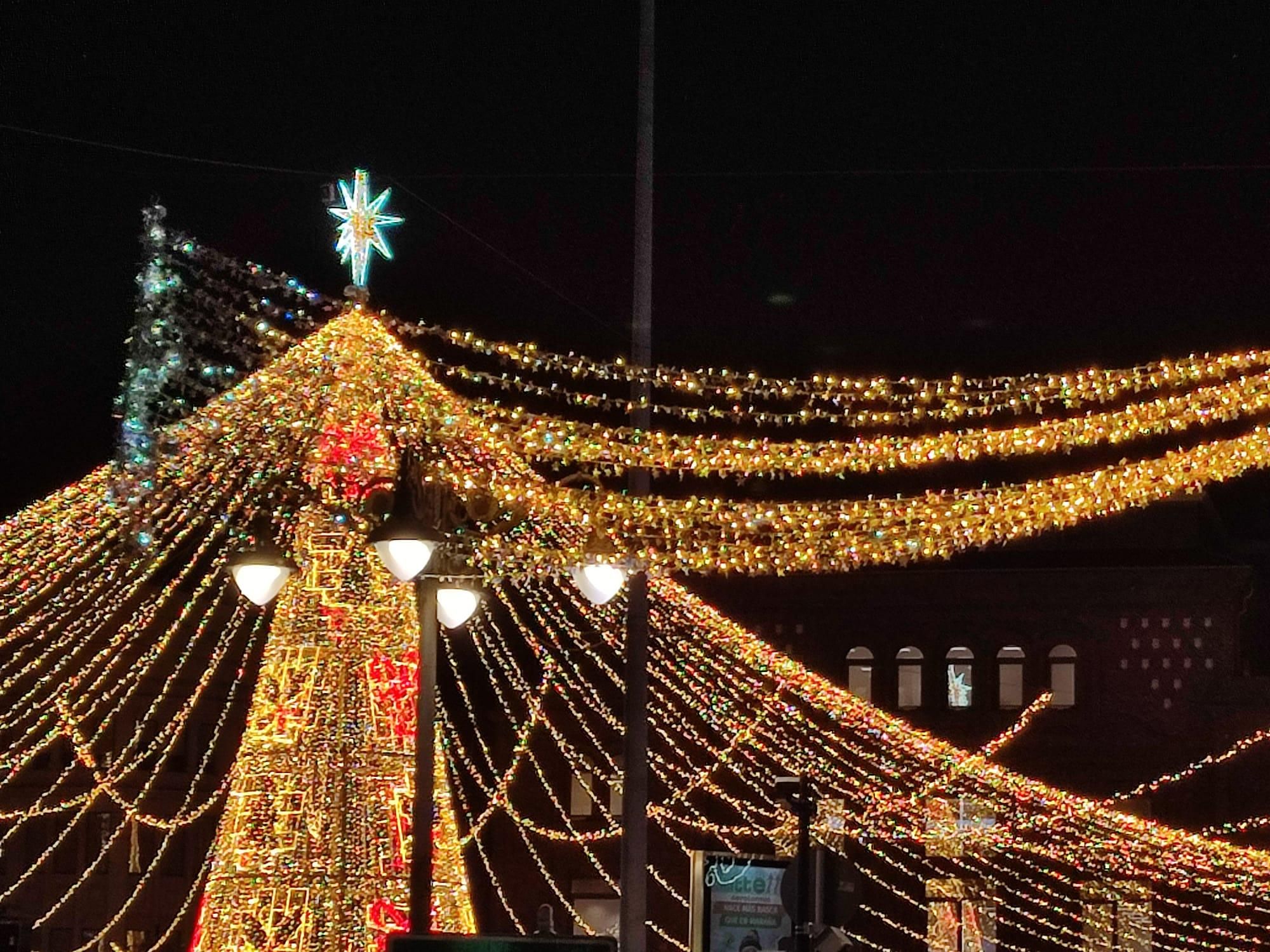 Las imágenes de cómo brilla la Navidad en el centro de León