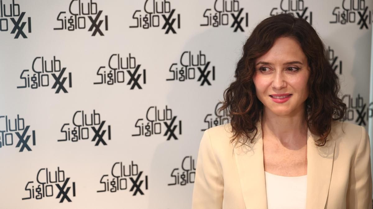 Ayuso, tras conocer que la jueza mantiene la causa contra el alcalde de Móstoles por acoso sexual: "¿Cómo no voy a defender su trabajo?"