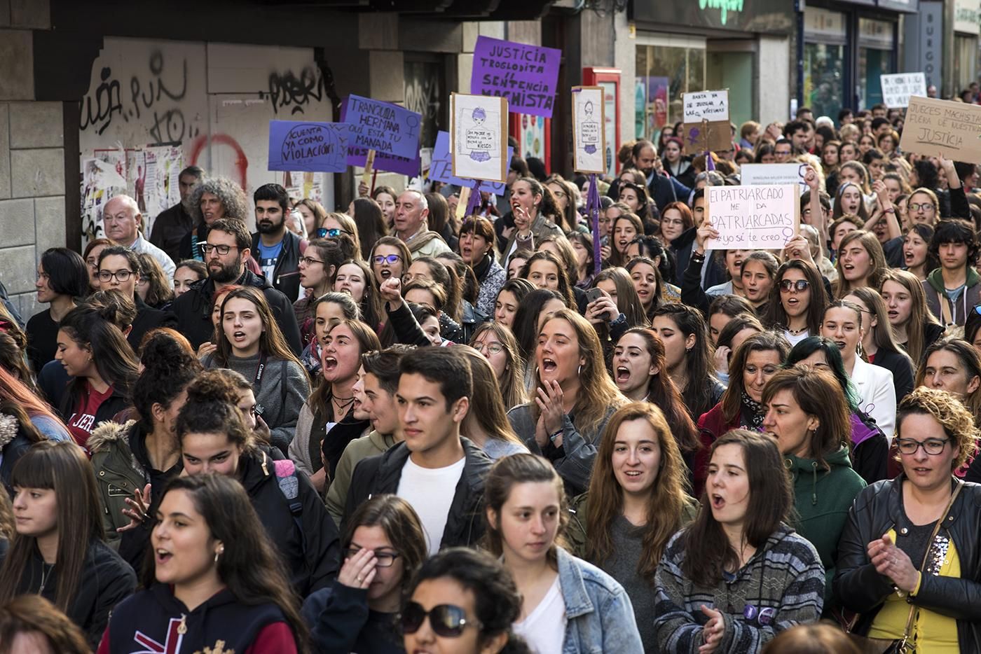 Manifestación feminista contra la sentencia de 'la Manada' en Santander. | JOAQUÍN GÓMEZ SASTRE