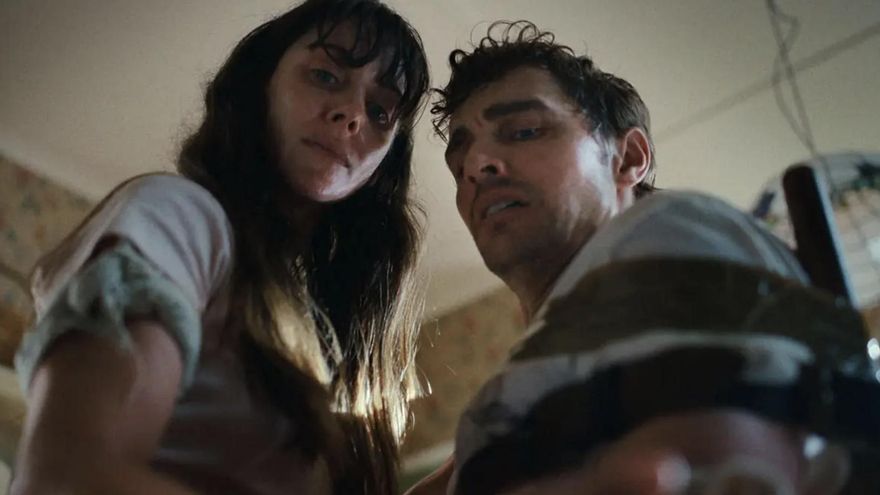 La versión china de 'Together' borra a un hombre de una pareja gay y lo sustituye por una mujer para evitar mostrar un matrimonio homosexual: "Lo que ocurre fuera de la película es aún más aterrador que lo que aparece en ella"