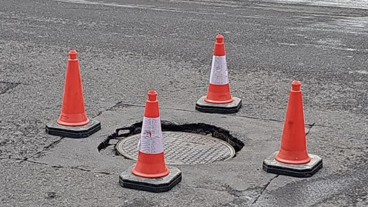 Hundimiento de arqueta en una céntrica calle de Las Palmas de Gran Canaria
