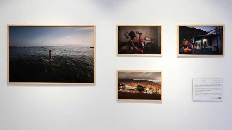 Fotografías de 'La niña de los pies descalzos', la historia de Giovana en Cabo Verde en la exposición 'indestructibles' en Casa África.