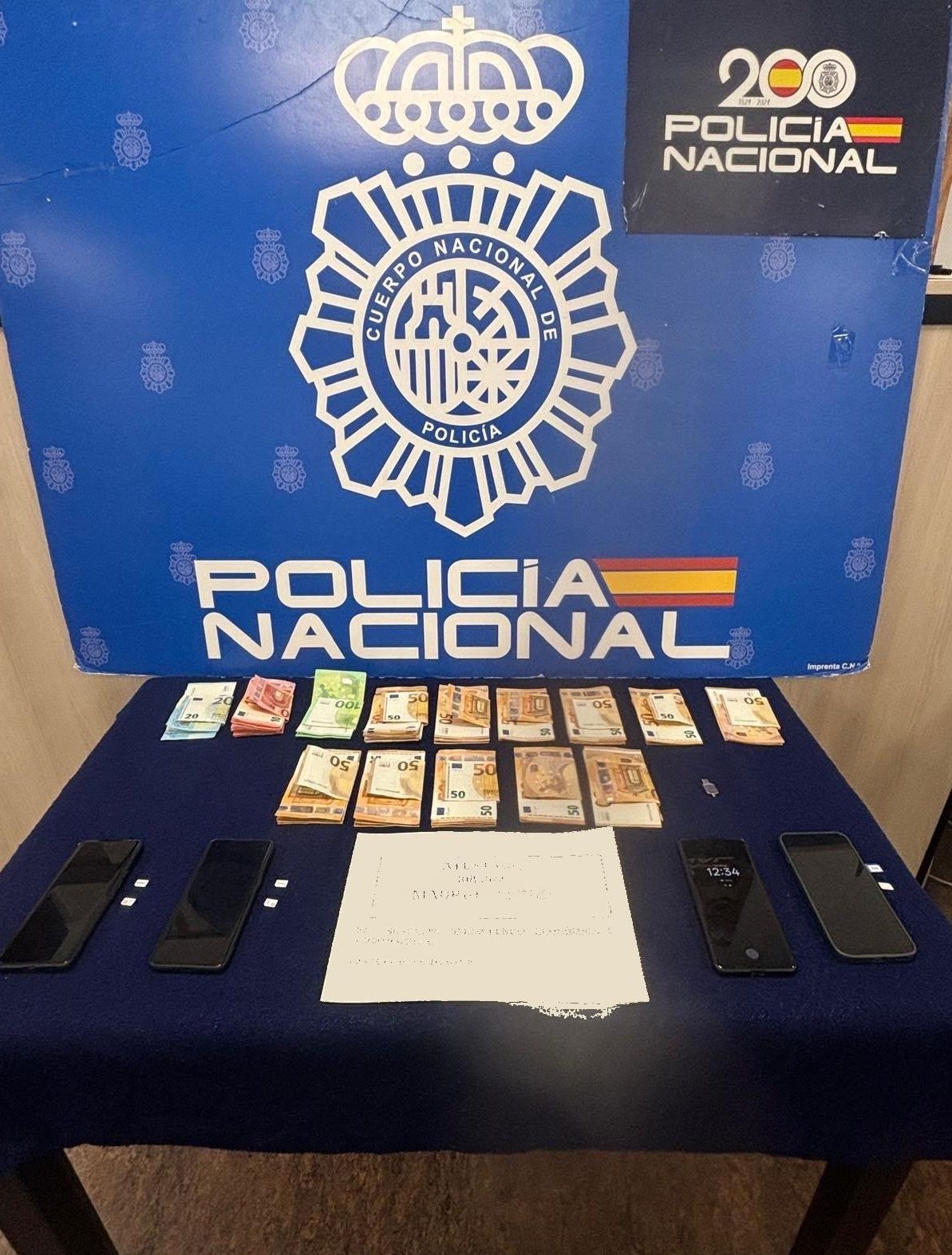 El dinero incautado al hombre detenido por estafar a tres víctimas