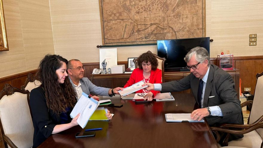 La patronal gallega apoya la tasa turística que propone el BNG para Santiago y que la Xunta ve con escepticismo