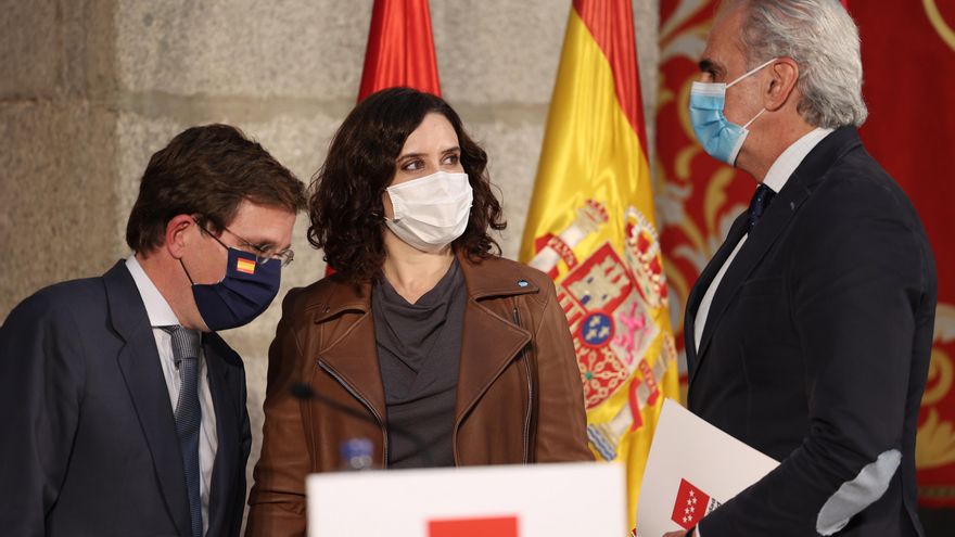 La Consejería de Sanidad de Madrid reconoce que hace menos pruebas diagnósticas el mismo día que Ayuso defiende que se "han triplicado"