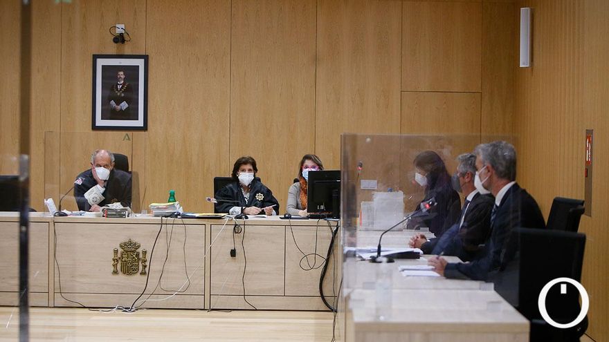 Juicio al hombre de 95 acusado de asesinato tras asestar 46 puñaladas a su mujer en noviembre de 2019J