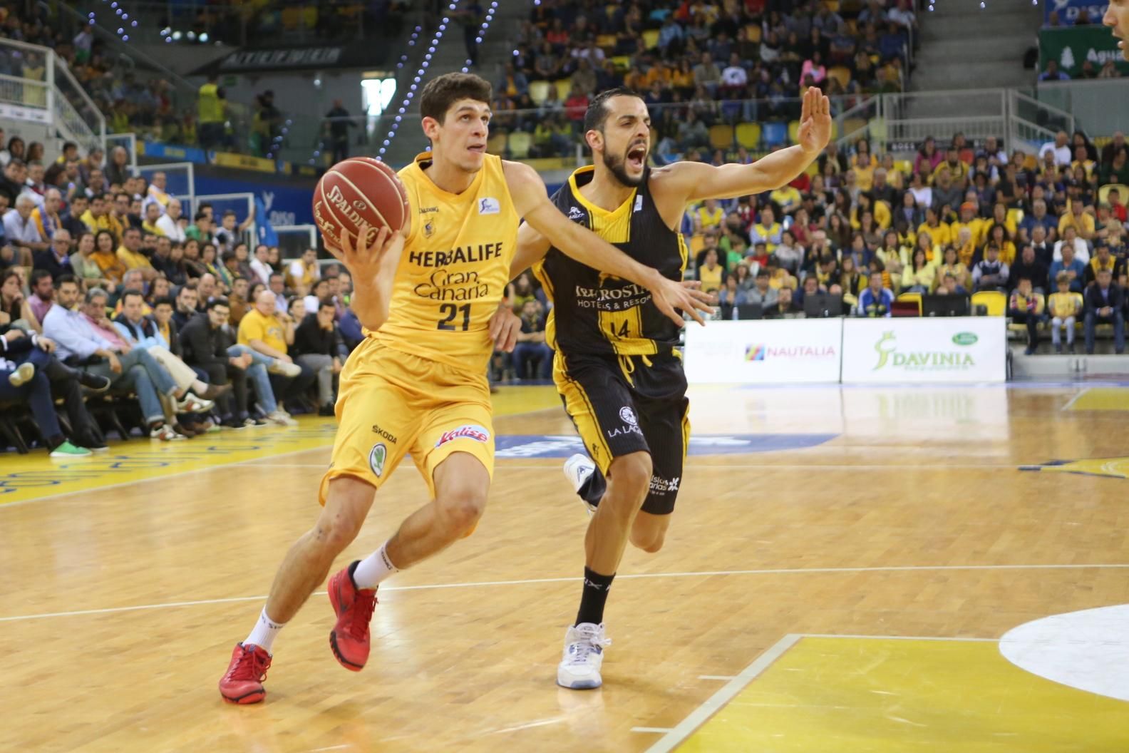 Partido entre el Herbalife Gran Canaria e Iberostar Tenerife en el Gran Canaria Arena. (Alejandro Ramos).