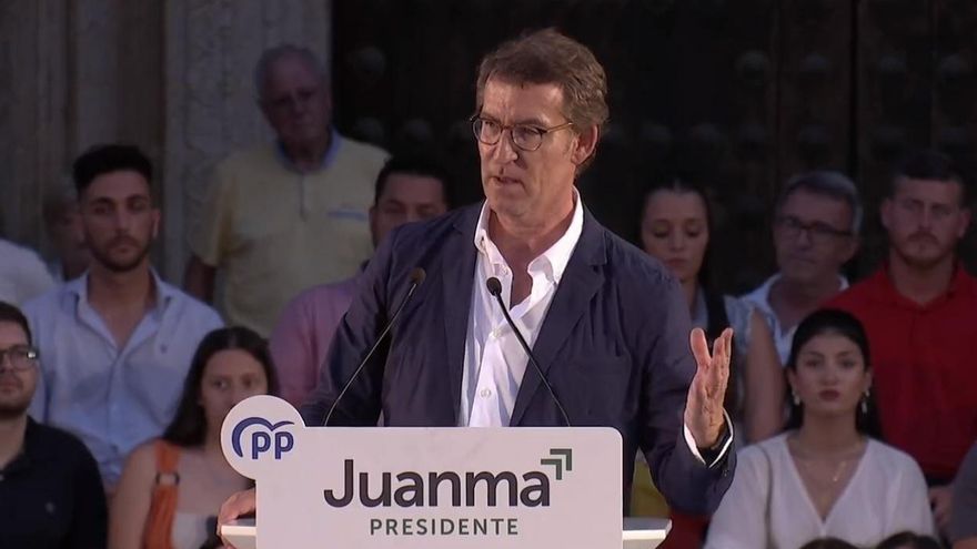 El presidente del PP, Alberto Núñez Feijóo, participa en un acto público en Almería con motivo de las elecciones al Parlamento de Andalucía del 19 de junio.