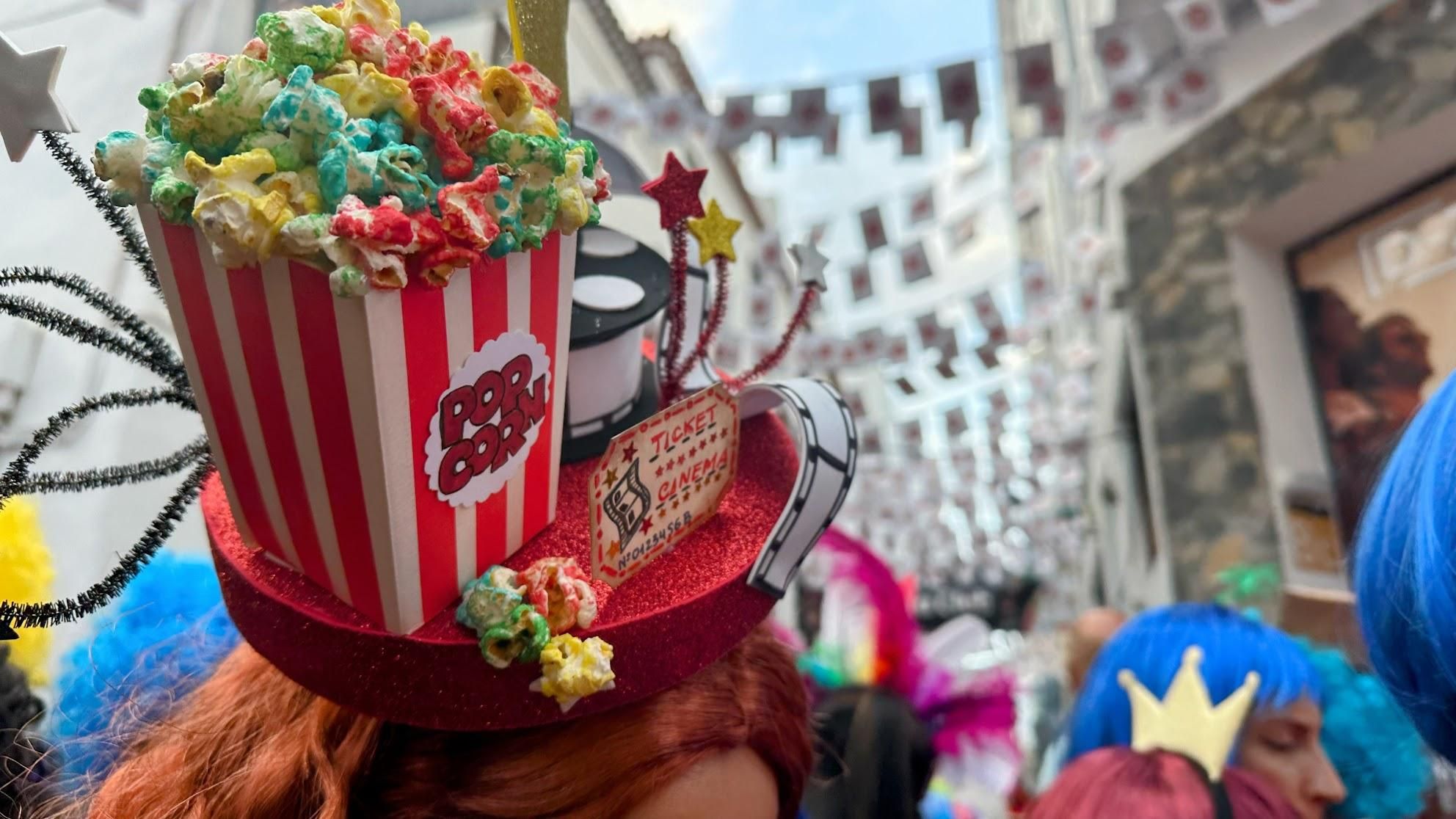 Originalidad e imaginación en el diseño de pelucas.