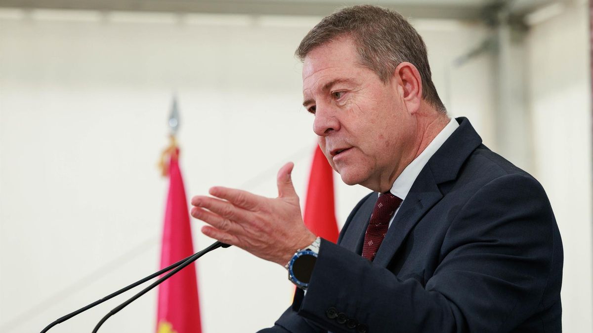El presidente de Castilla-La Mancha, Emiliano García-Page, durante la inauguración, en Villanueva de Alcardete (Toledo), de la nueva Estación Depuradora de Aguas Residuales (EDAR).