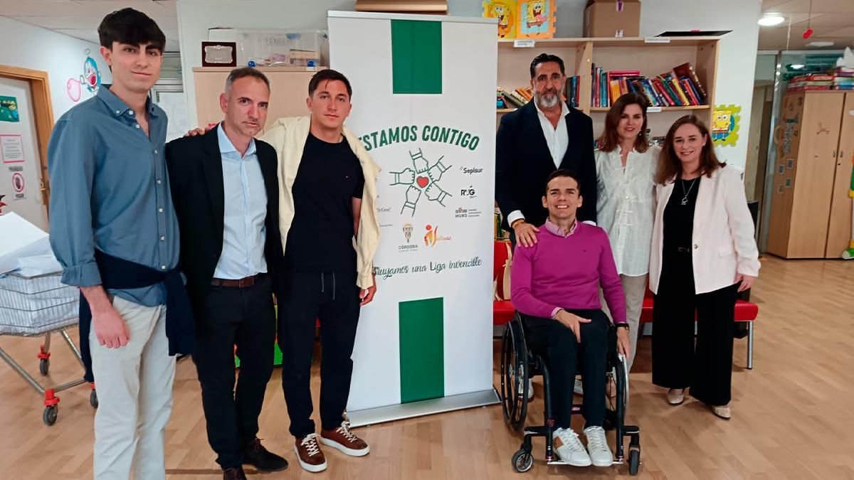 El Córdoba CF afianza su compromiso social con una tarde de sonrisas en el Reina Sofía