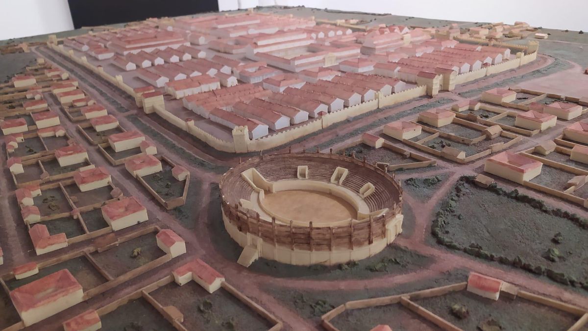 El anfiteatro legionense recreado en una maqueta del Centro de Interpretación del León Romano.
