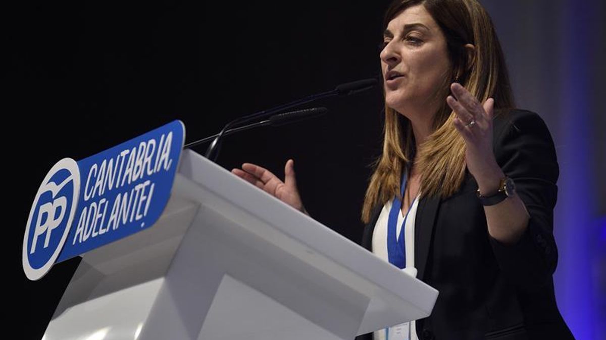 Sáenz de Buruaga presidirá el PP cántabro tras un ajustado triunfo de 4 votos. |