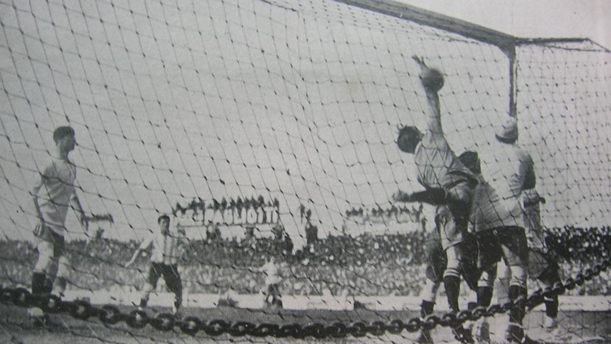 El gol que cambió la historia del fútbol: así nació el "gol olímpico" hace más de un siglo