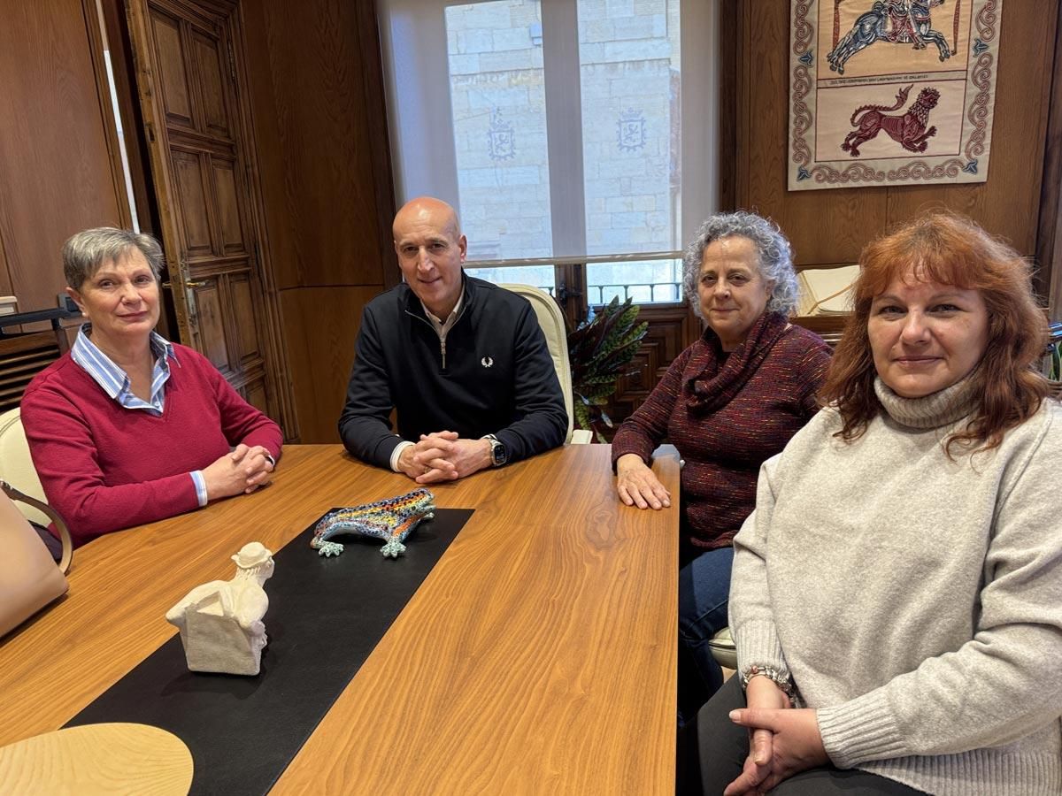 Reunión del alcalde de León con la Asociación de Águedas.