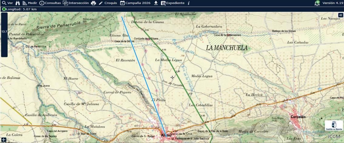 Distancia del terreno de Miguel hasta el centro de Alatoz, 5 kilómetros en línea recta marcado en línea azul claro