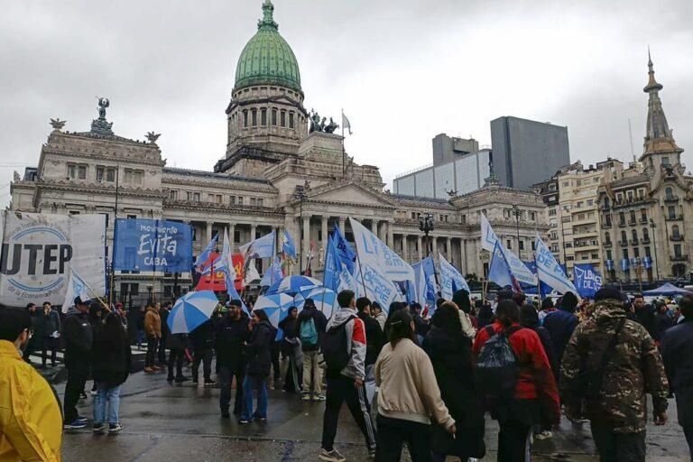 Diversos sectores sociales se movilizaron contra la Ley de Inviolabilidad de la Propiedad Privada impulsada por Javier Milei. Foto: cortesía UTEP
