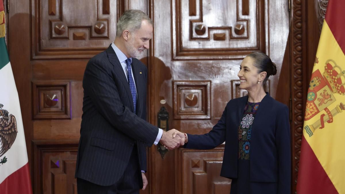 Felipe VI y Sheinbaum mantienen un encuentro en México con el que escenifican el acercamiento entre países