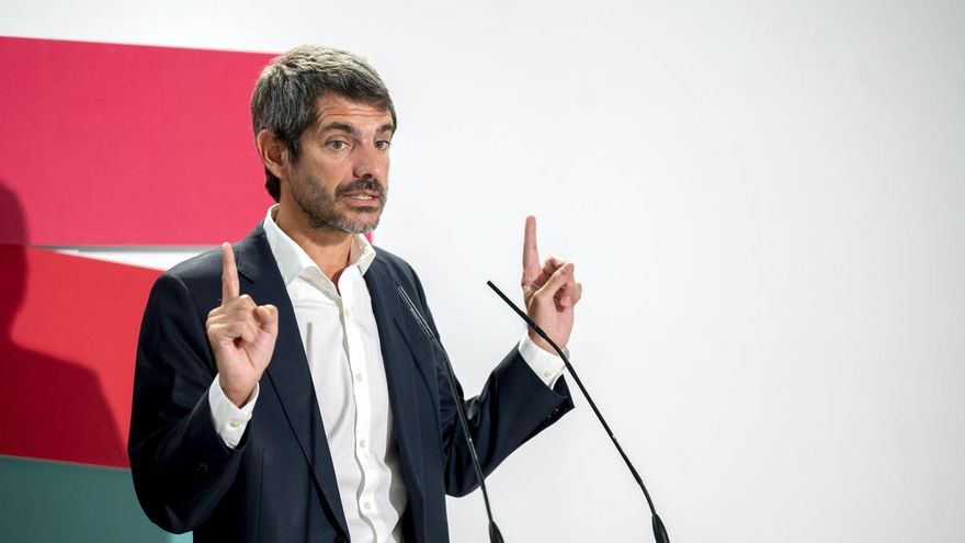 El ministro de Cultura y portavoz de Sumar Ernest Urtasun durante una rueda de prensa este lunes.