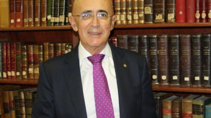 Carlos Arjona, presidente de los médicos cacereños